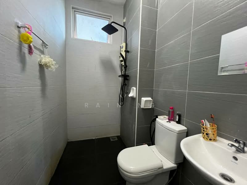 Service Residence for Sale at THE SENAI GARDEN (PANGSAPURI IMPIAN SENAI) - Rain Ng - Bathroom - PropertyGuru.com.my