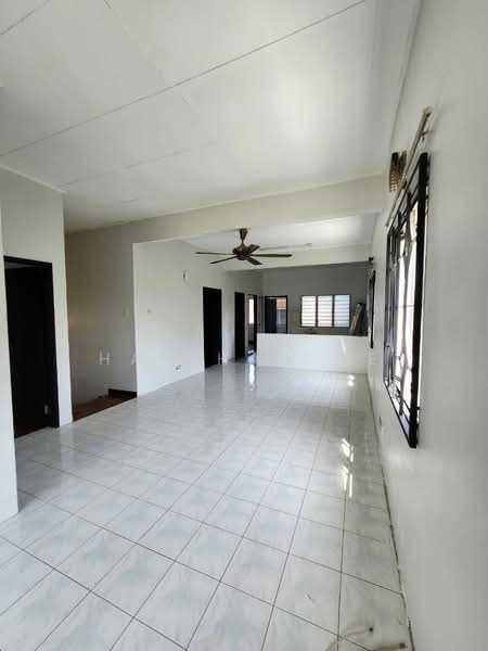 Rumah Teres 2 Tingkat untuk Dijual di Bukit Rimau (Shah Alam) - Han Haw Ze - Living Room - PropertyGuru.com.my