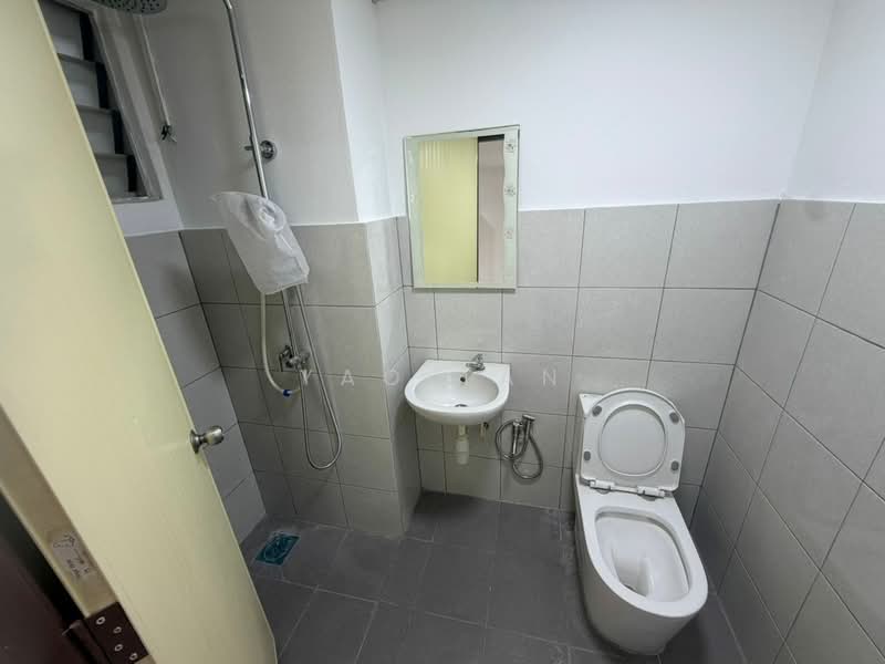 Pangsapuri untuk Dijual di Bayu Puteri - Yao Tan - Bathroom - PropertyGuru.com.my