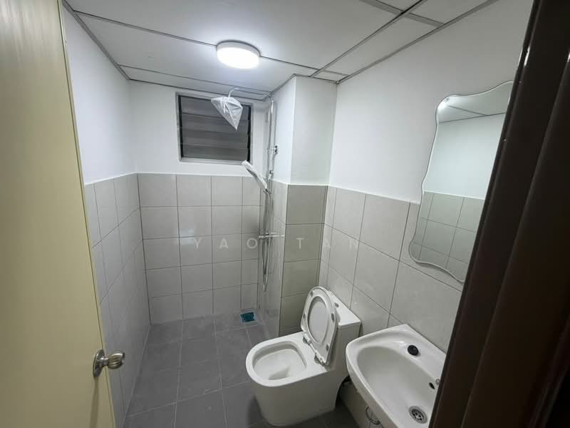 Pangsapuri untuk Dijual di Bayu Puteri - Yao Tan - Bathroom - PropertyGuru.com.my