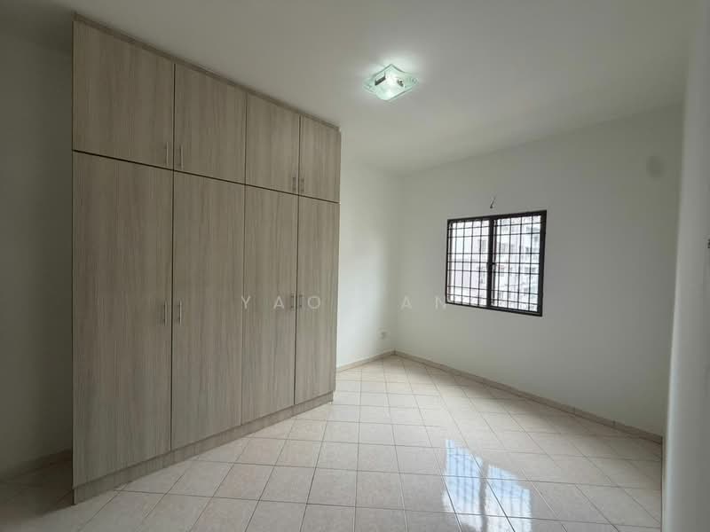 Pangsapuri untuk Dijual di Bayu Puteri - Yao Tan - Bedroom - PropertyGuru.com.my