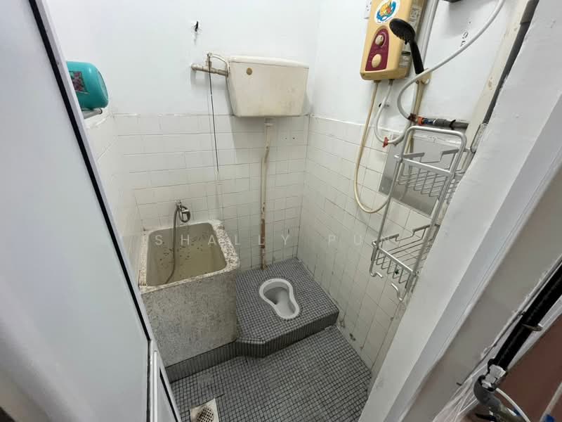 1.5-storey Terraced House for Rent in Puchong Perdana (Selangor) - Shally Pun - Bathroom - PropertyGuru.com.my