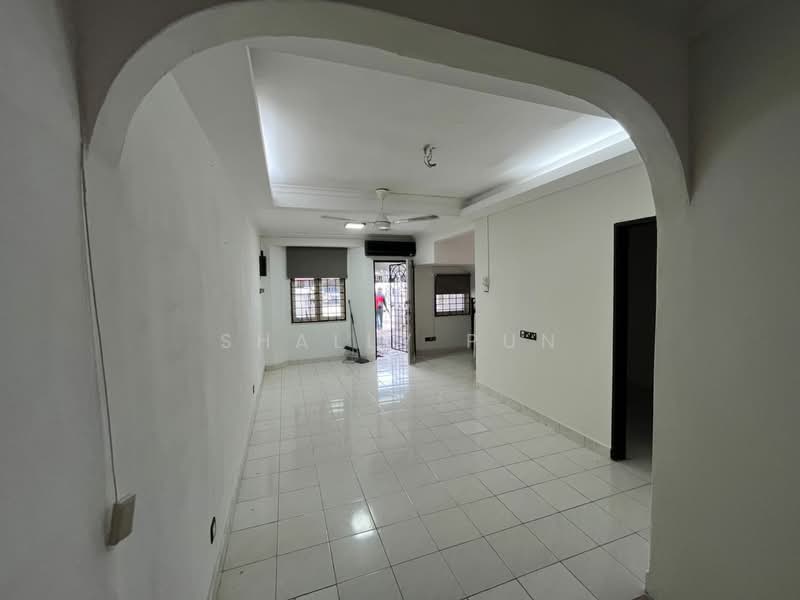 1.5-storey Terraced House for Rent in Puchong Perdana (Selangor) - Shally Pun - Living Room - PropertyGuru.com.my