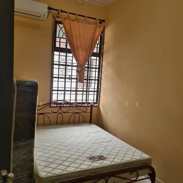 Rumah Teres 1.5 Tingkat untuk Dijual di Taman Molek (Johor Bahru) - Kasper Lee - Bedroom - PropertyGuru.com.my