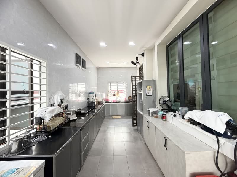 Semi-Detached House for Sale in Bandar Kinrara Seksyen 1 (Bandar Kinrara) - CK Yee - Kitchen - PropertyGuru.com.my