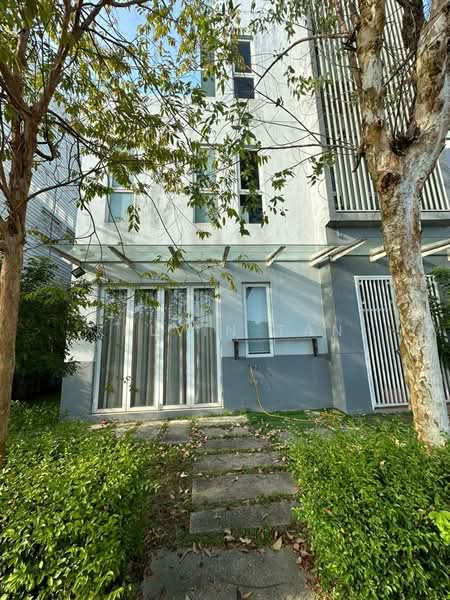 Zero-Lot Bungalow for Sale in Lakefront Villa (Cyberjaya) - Kelvin Tan - Exterior - PropertyGuru.com.my