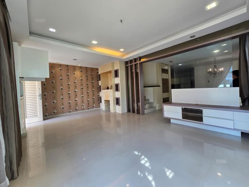 Rumah Berkembar untuk Dijual di Klang (Selangor) - Alex Lee - Living Room - PropertyGuru.com.my