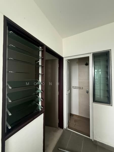 Servis Apartment untuk Disewa di SkyVille 8 @ Benteng 8 - Moonhou . - Bathroom - PropertyGuru.com.my