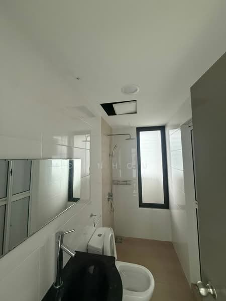 Servis Apartment untuk Disewa di SkyVille 8 @ Benteng 8 - Moonhou . - Bathroom - PropertyGuru.com.my