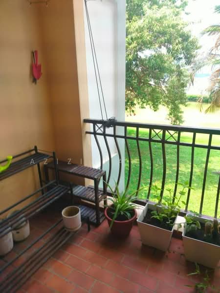 Kondominium untuk Disewa di Cyber Heights Villa - Azizirrahim . - Balcony - PropertyGuru.com.my
