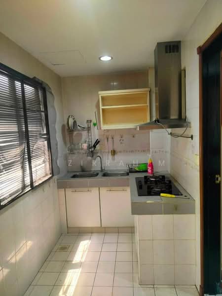 Kondominium untuk Disewa di Cyber Heights Villa - Azizirrahim . - Kitchen - PropertyGuru.com.my