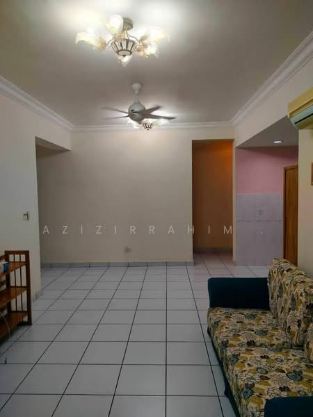 Kondominium untuk Disewa di Cyber Heights Villa - Azizirrahim . - Living Room - PropertyGuru.com.my