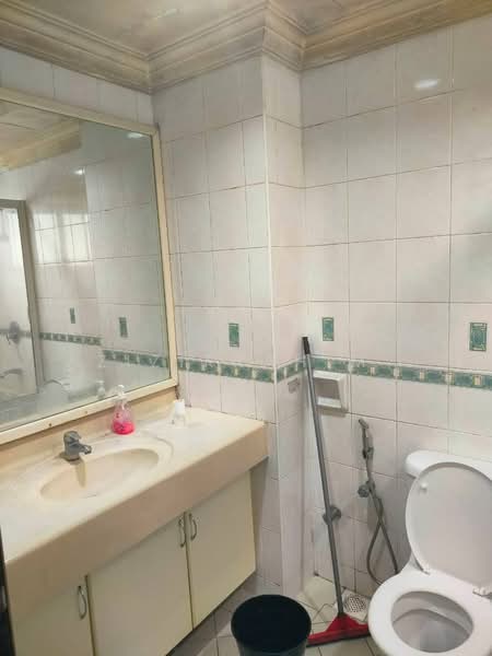 Kondominium untuk Disewa di Cyber Heights Villa - Azizirrahim . - Bathroom - PropertyGuru.com.my