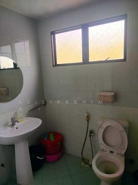 Kondominium untuk Disewa di Cyber Heights Villa - Azizirrahim . - Bathroom - PropertyGuru.com.my