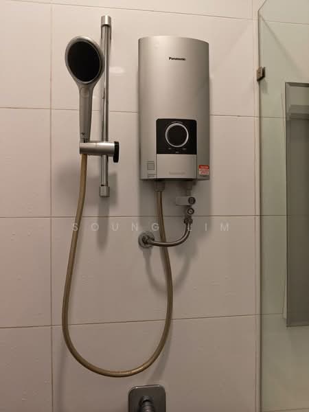 Servis Apartment untuk Disewa di Residential Suites @ HighPark - Soung Lim - Bathroom - PropertyGuru.com.my