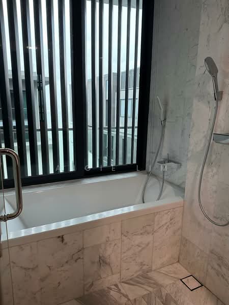 Kondominium untuk Disewa di The Light Collection IV - Angie Lim - Bathroom - PropertyGuru.com.my