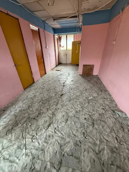 Rumah Flat untuk Dijual di Rumah Pangsa Kulai - Zack Chow - Corridor - PropertyGuru.com.my