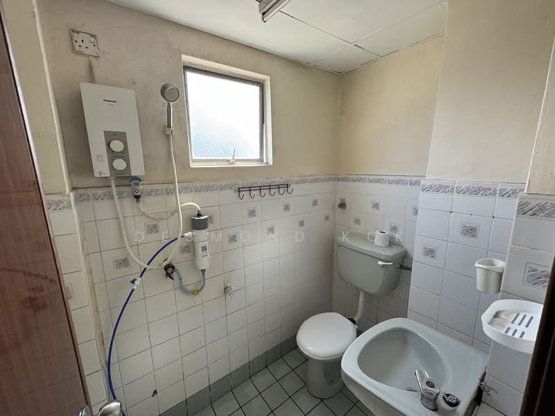 Apartment for Rent at Sri Damansara Court - Desmond Kok - Bathroom - PropertyGuru.com.my