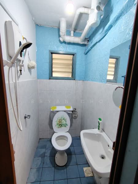 Apartment for Sale at Anggerik Apartment - Bryan Cho - Bathroom - PropertyGuru.com.my