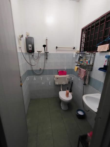 Rumah Teres 2 Tingkat untuk Dijual di Medan Pengkalan Saujana (Ipoh) - Datuk Lee Heng - Bathroom - PropertyGuru.com.my