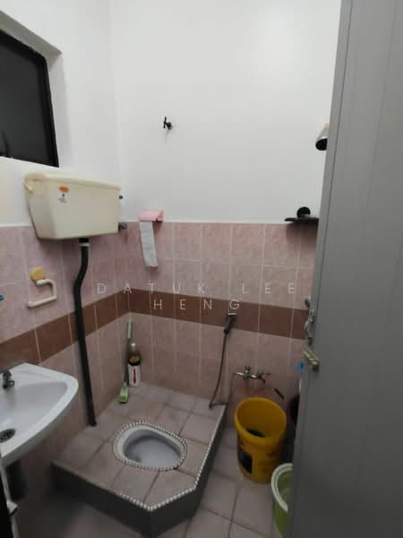 Rumah Teres 2 Tingkat untuk Dijual di Medan Pengkalan Saujana (Ipoh) - Datuk Lee Heng - Bathroom - PropertyGuru.com.my