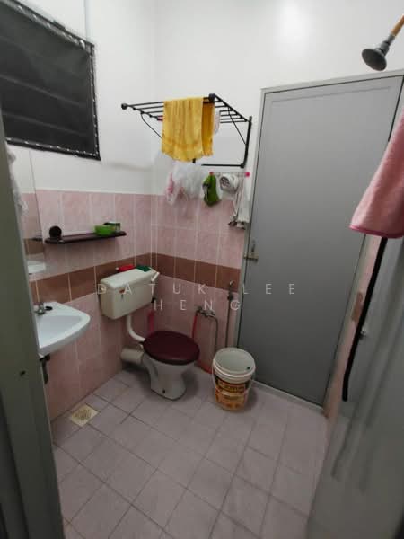 Rumah Teres 2 Tingkat untuk Dijual di Medan Pengkalan Saujana (Ipoh) - Datuk Lee Heng - Bathroom - PropertyGuru.com.my