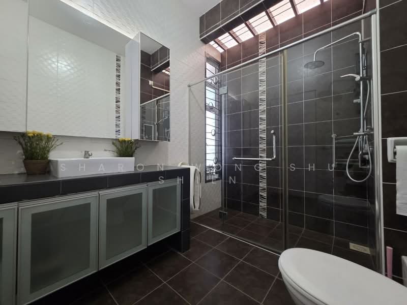 Cluster House for Sale in Bukit Indah (Iskandar Puteri (Nusajaya)) - Sharon Wong Shu Shien - Bathroom - PropertyGuru.com.my