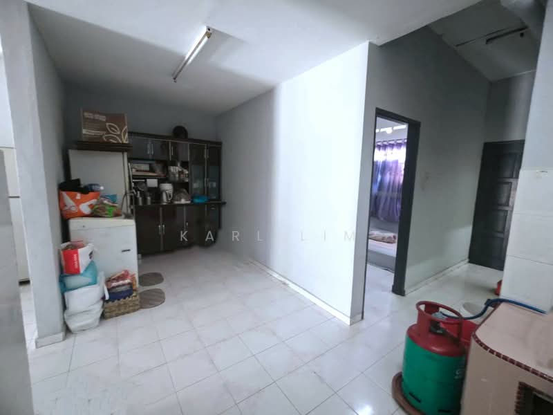 1-storey Terraced House for Sale in Taman Ungku Tun Aminah (Skudai) - Karl Lim - Kitchen - PropertyGuru.com.my
