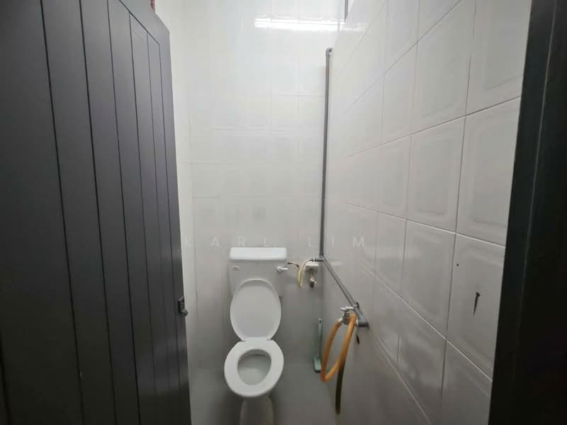 1-storey Terraced House for Sale in Taman Ungku Tun Aminah (Skudai) - Karl Lim - Bathroom - PropertyGuru.com.my