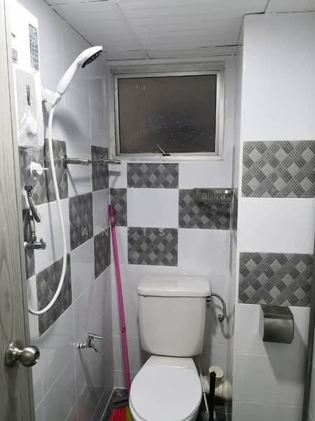 Kondominium untuk Dijual di N-Park Condominium - Francis Chan - Bathroom - PropertyGuru.com.my