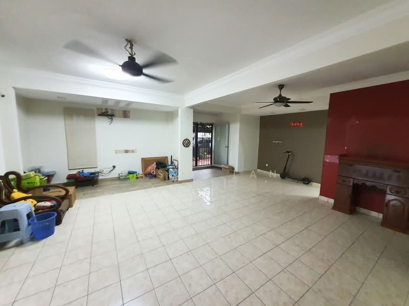 2-storey Terraced House for Sale in Taman Putra Prima (Puchong) - Jason Tan - Living Room - PropertyGuru.com.my
