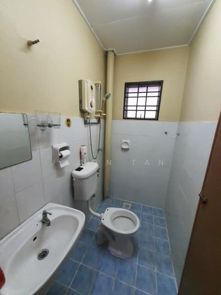 2-storey Terraced House for Sale in Taman Putra Prima (Puchong) - Jason Tan - Bathroom - PropertyGuru.com.my