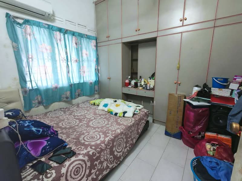 1-storey Terraced House for Sale in Taman Ungku Tun Aminah (Skudai) - Karl Lim - Bedroom - PropertyGuru.com.my