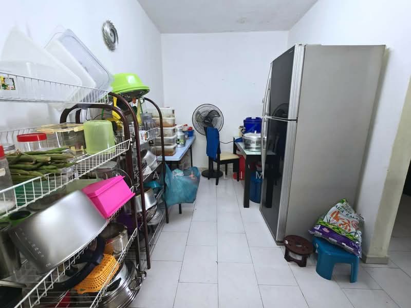 1-storey Terraced House for Sale in Taman Ungku Tun Aminah (Skudai) - Karl Lim - Kitchen - PropertyGuru.com.my