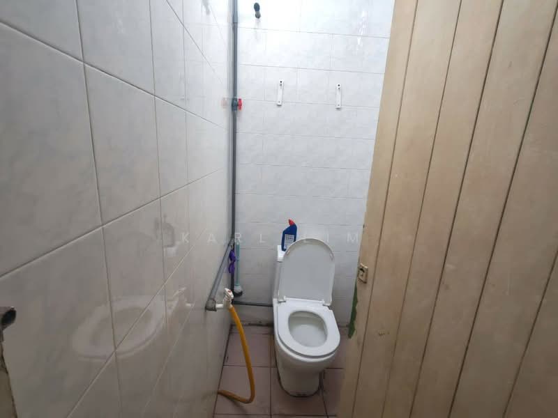 1-storey Terraced House for Sale in Taman Ungku Tun Aminah (Skudai) - Karl Lim - Bathroom - PropertyGuru.com.my