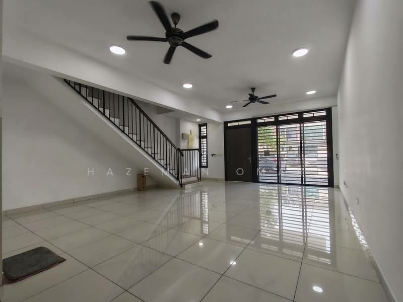 2-storey Terraced House for Sale in Elmina (Shah Alam) - Hazeman Omar - Living Room - PropertyGuru.com.my