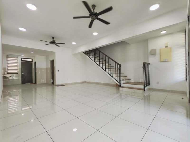2-storey Terraced House for Sale in Elmina (Shah Alam) - Hazeman Omar - Living Room - PropertyGuru.com.my