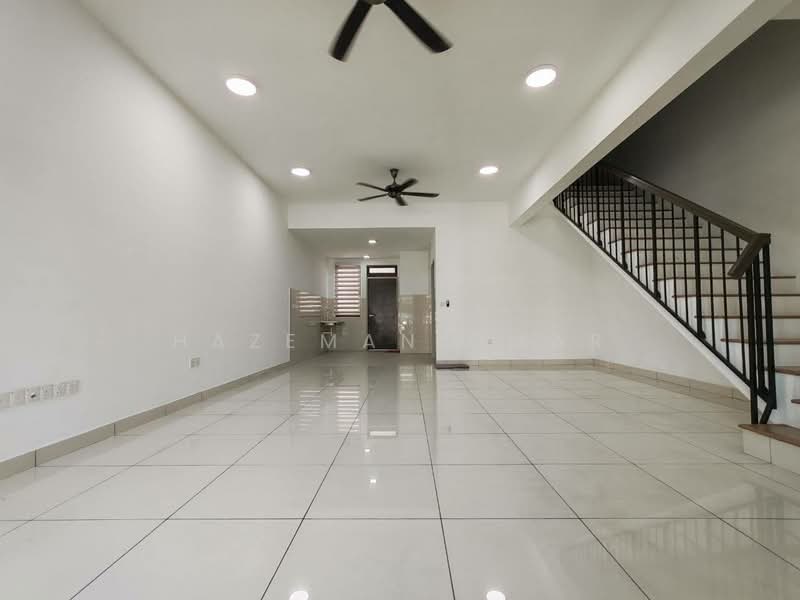 2-storey Terraced House for Sale in Elmina (Shah Alam) - Hazeman Omar - Living Room - PropertyGuru.com.my