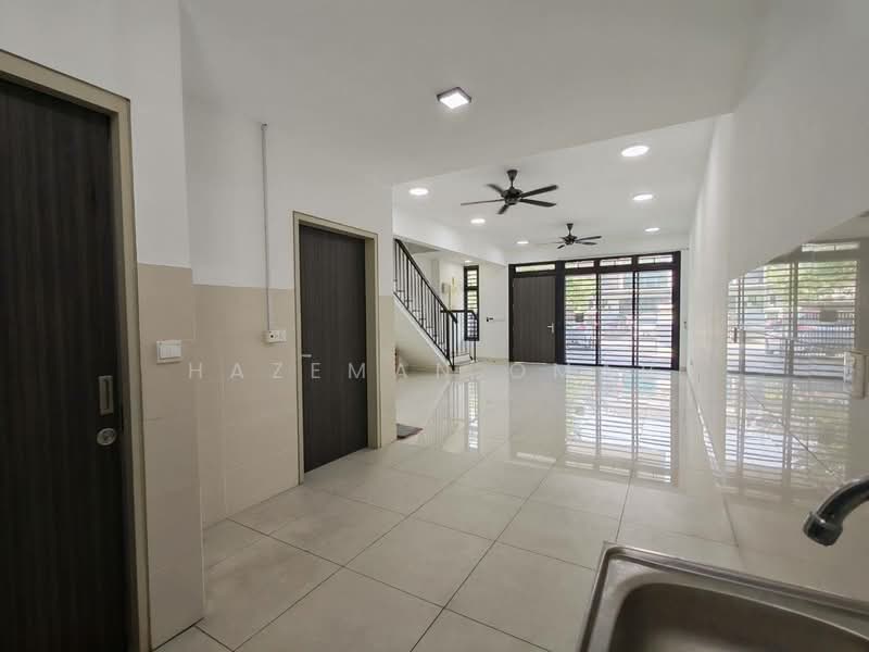 2-storey Terraced House for Sale in Elmina (Shah Alam) - Hazeman Omar - Living Room - PropertyGuru.com.my