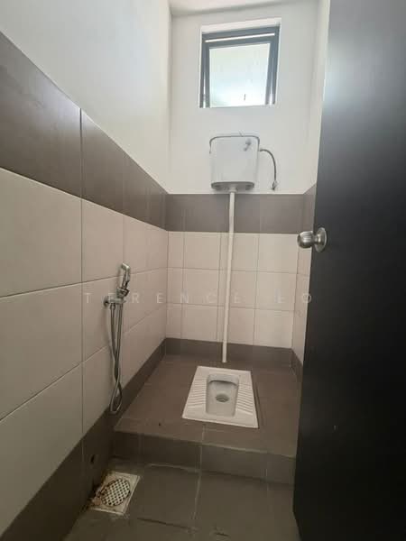 Kedai / Pejabat untuk Disewa di Taman Pelangi (Johor Bahru) - Terence Eo - Bathroom - PropertyGuru.com.my