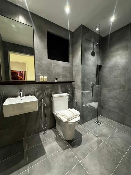 Servis Apartment untuk Dijual di D'Evia Residences @ Kwasa Damansara - Hussaidi Hussin - Bathroom - PropertyGuru.com.my
