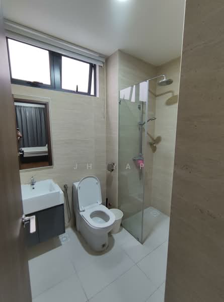 Servis Apartment untuk Disewa di Crescent Bay Suites (Teluk Bayu) - JH Yap - Bathroom - PropertyGuru.com.my