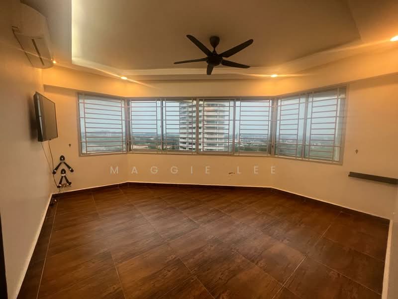Kondominium untuk Dijual di Country Tower Condominium - Maggie Lee - Living Room - PropertyGuru.com.my