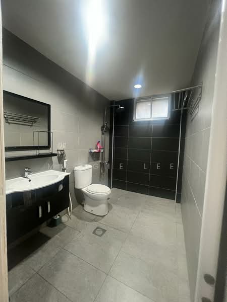Kondominium untuk Dijual di Country Tower Condominium - Maggie Lee - Bathroom - PropertyGuru.com.my