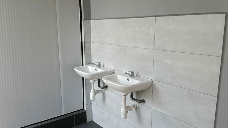 Shop for Rent in Taman Malim Jaya (Bachang) - Macy G - Bathroom - PropertyGuru.com.my