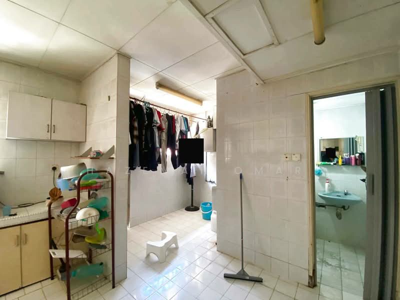 2-storey Terraced House for Sale in Seksyen 9 (Shah Alam) - Hazeman Omar - Kitchen - PropertyGuru.com.my