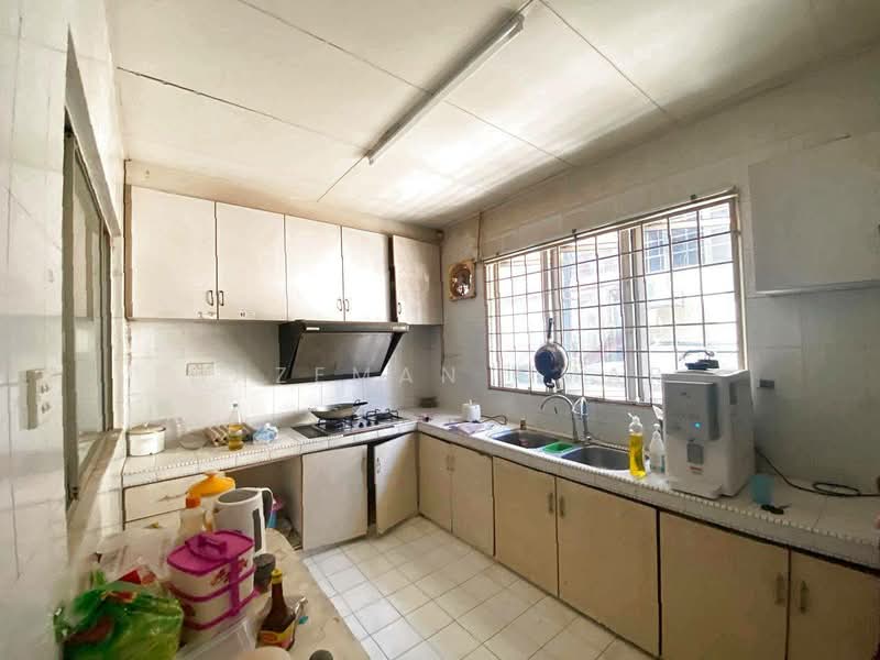 2-storey Terraced House for Sale in Seksyen 9 (Shah Alam) - Hazeman Omar - Kitchen - PropertyGuru.com.my