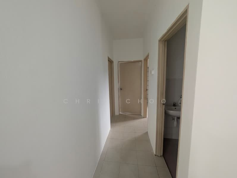 Apartment for Rent at Pangsapuri Bayu Suria (Summerfields Apartments) - Chris Choo - Corridor - PropertyGuru.com.my