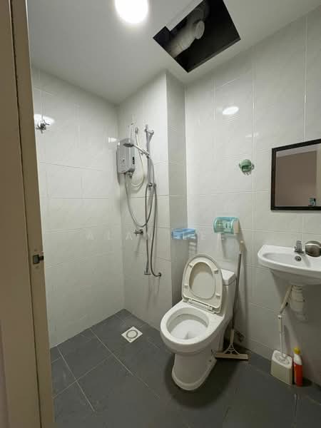 Pangsapuri untuk Dijual di Camellia Residences - Alan Lee - Bathroom - PropertyGuru.com.my
