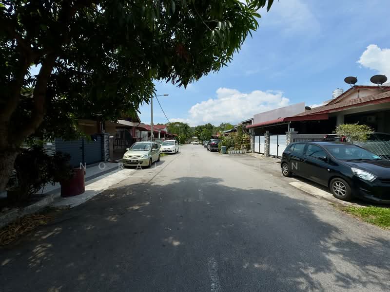 1-storey Terraced House for Sale in Bandar Tasik Kesuma (Beranang) - Noraini Dahan - Exterior - PropertyGuru.com.my